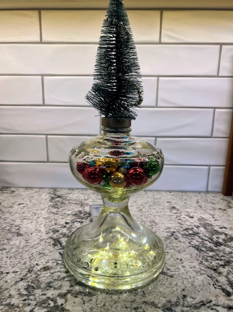 Quick vintage oil lamp Christmas upcycle