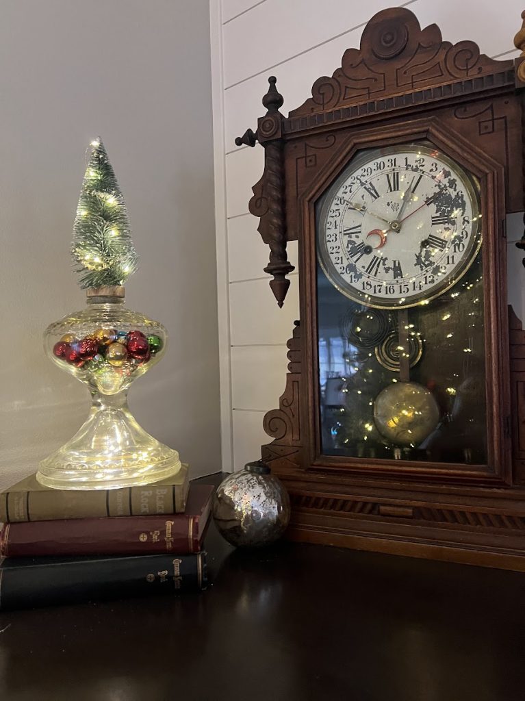 Quick vintage oil lamp Christmas upcycle