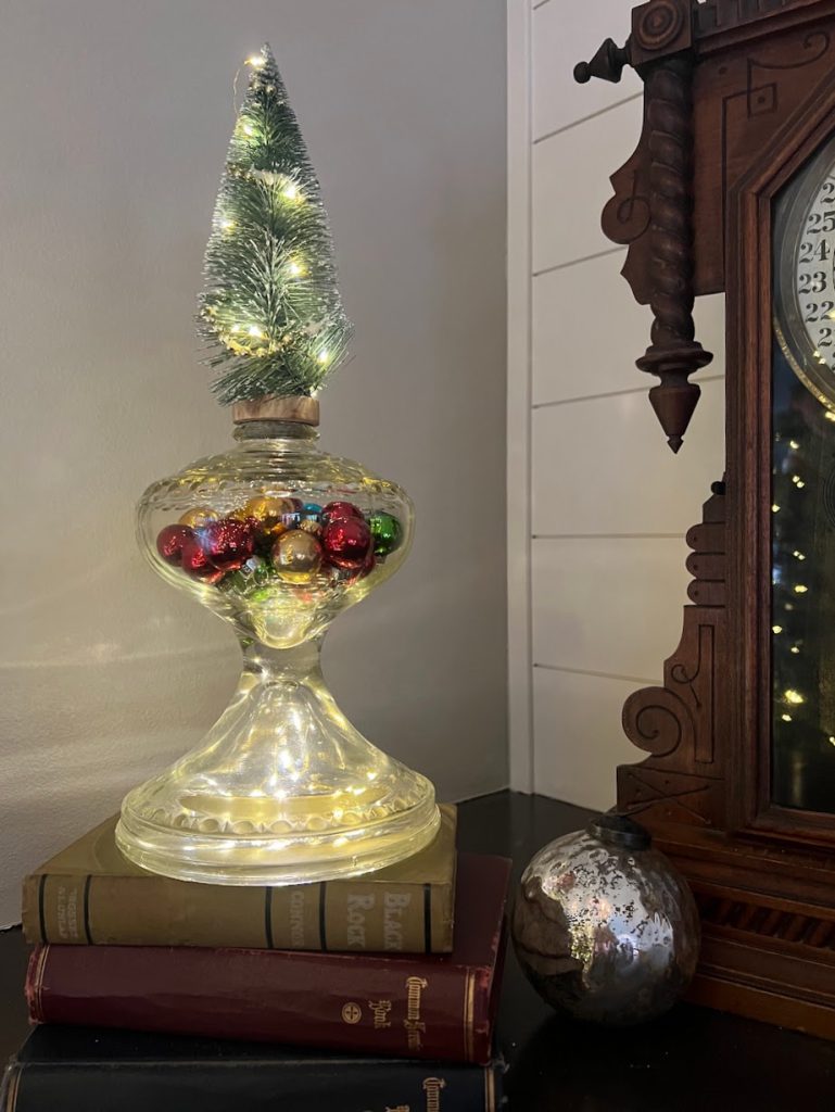 Quick vintage oil lamp Christmas upcycle