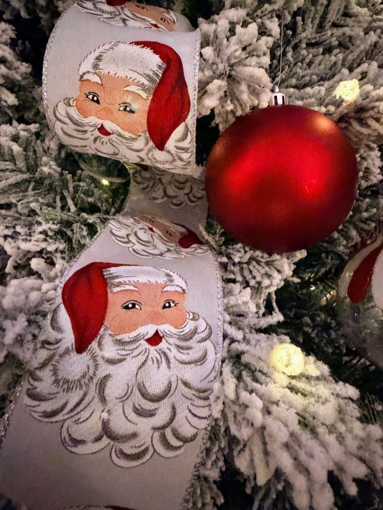 Santa Claus Christmas tree ribbon