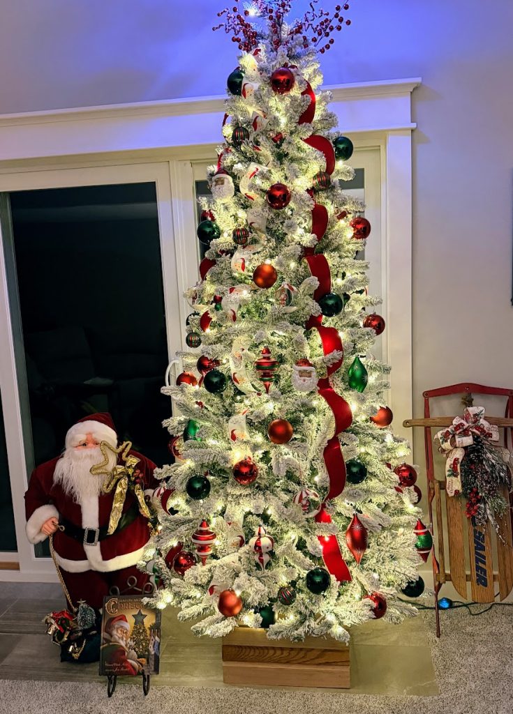 Here Comes Santa Claus Christmas tree