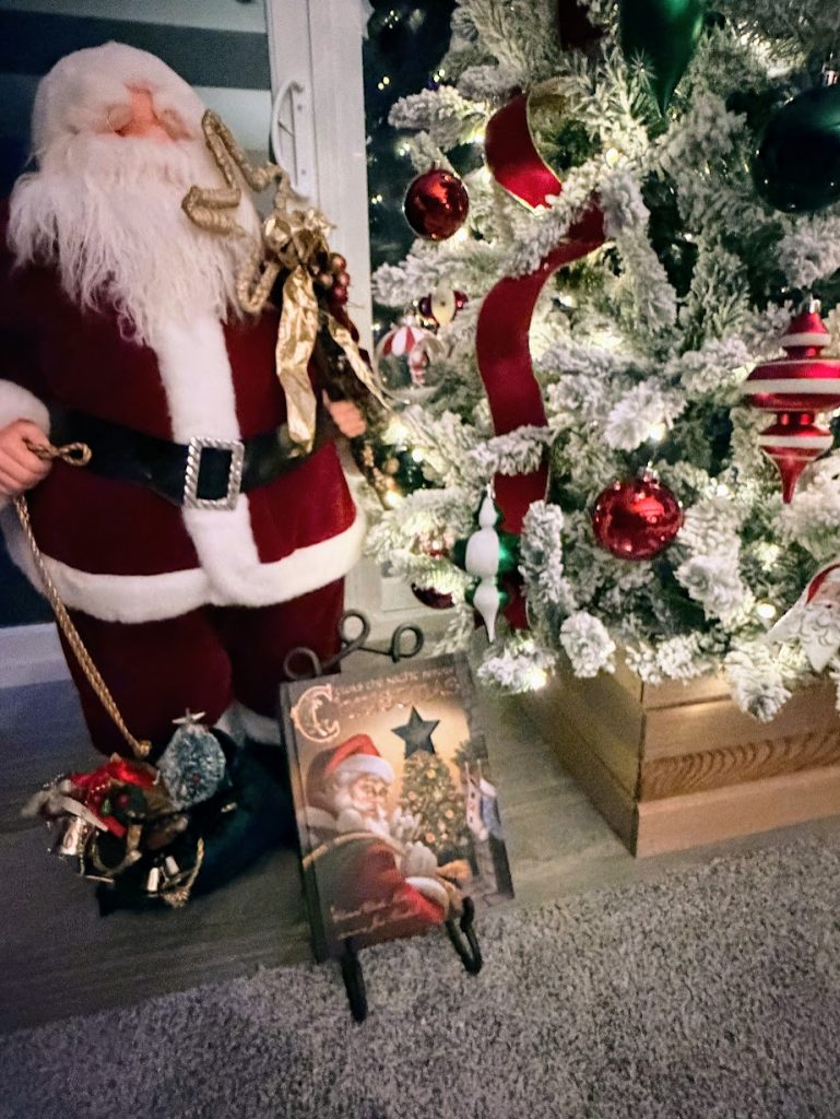Here Comes Santa Claus Christmas tree